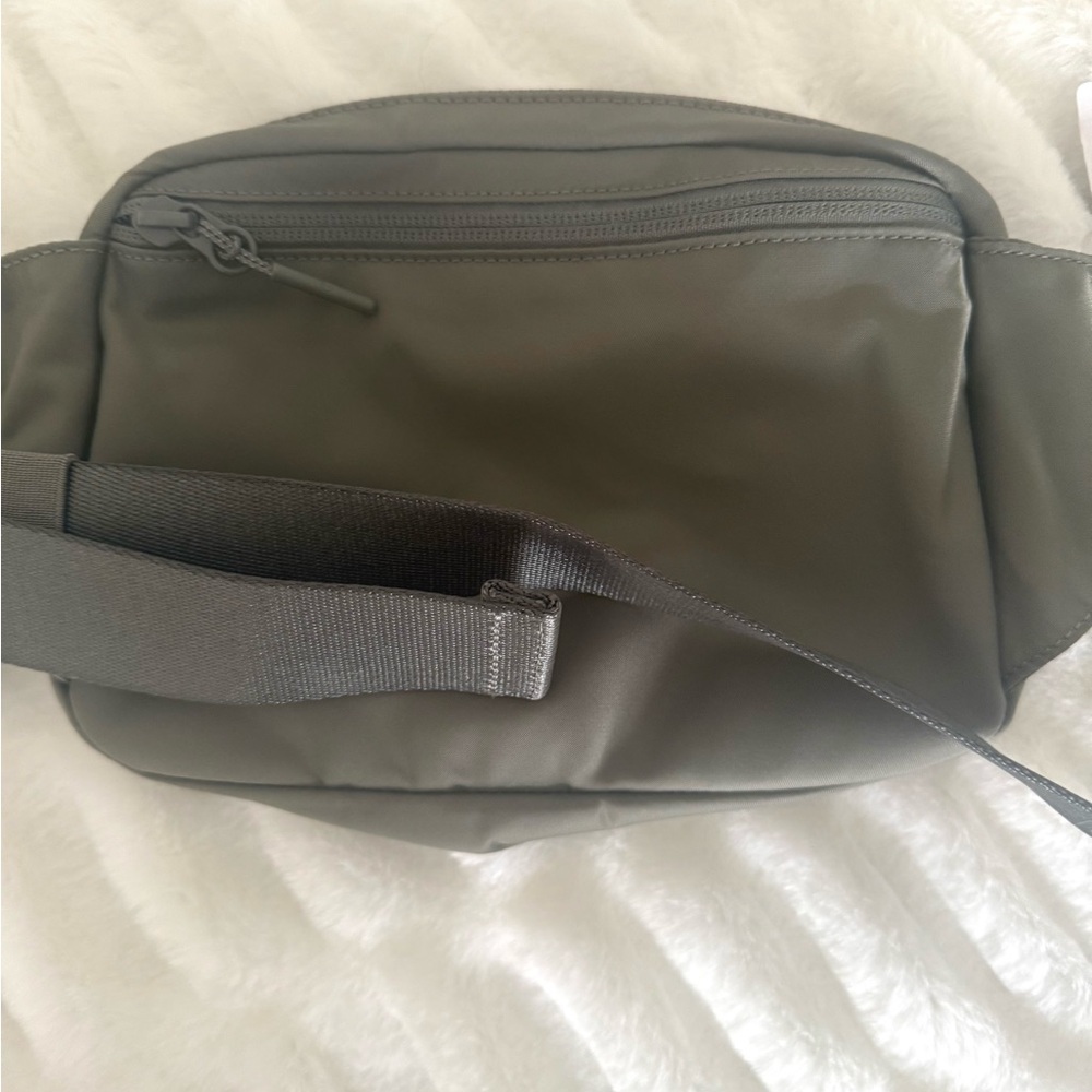 Lululemon athletica Olive Green Bag - Picture 8 of 12